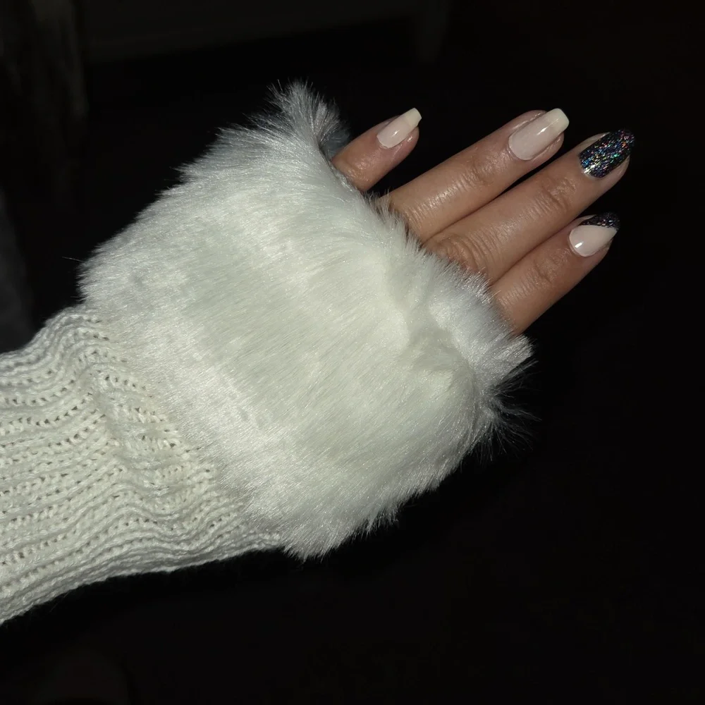 Elegant White Faux Fur Fingerless Women's Gloves